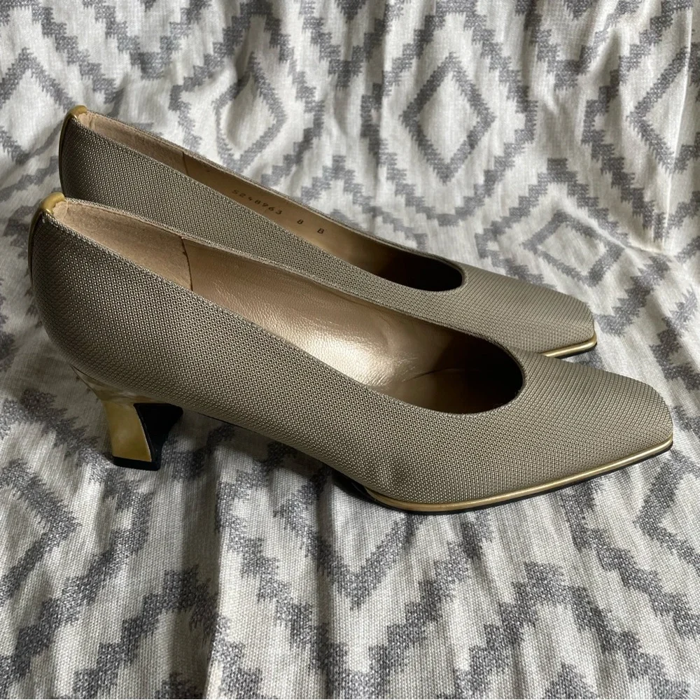 Stuart Weitzman Gold Textured Square Toe Block Heel Pumps Women's Size 8 B‎
